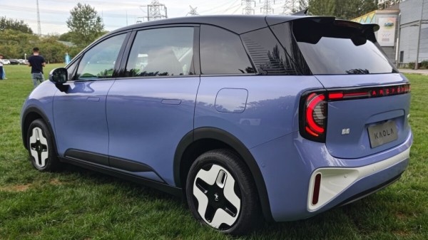 В продаже появилась машина специально для молодых мам. Вот сколько она стоит В продаже появилась машина специально для молодых мам. Вот сколько она стоит