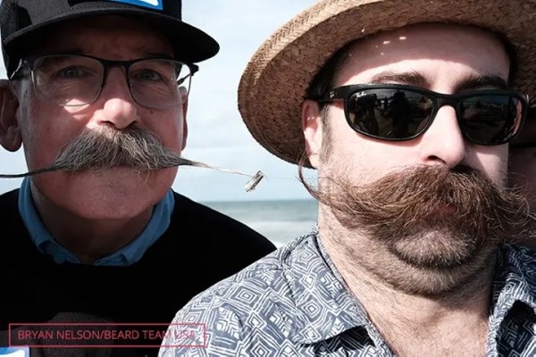 Мужчины с длинными усами и бородой установили новый мировой рекорд Мужчины с длинными усами и бородой установили новый мировой рекорд