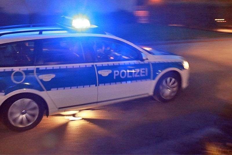 В Германии белорус на авто сдал назад и въехал в машину полиции