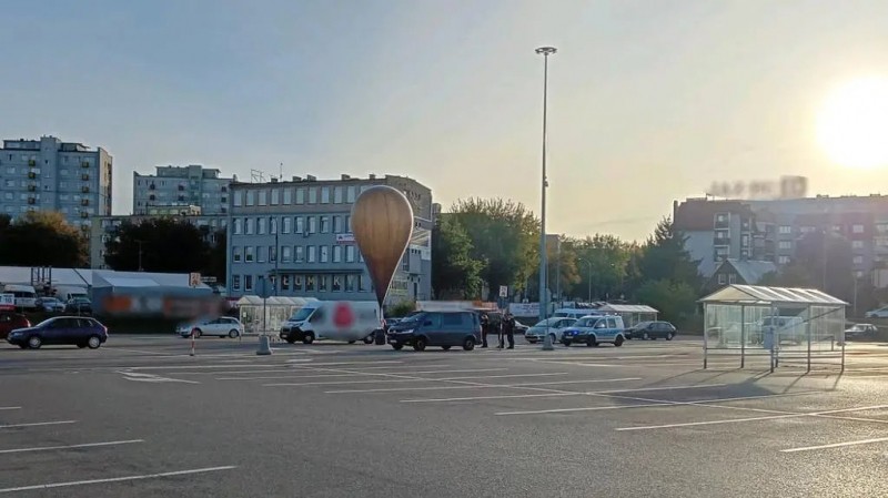 В Белостоке приземлился аэростат с контрабандными сигаретами из Беларуси В Белостоке приземлился аэростат с контрабандными сигаретами из Беларуси